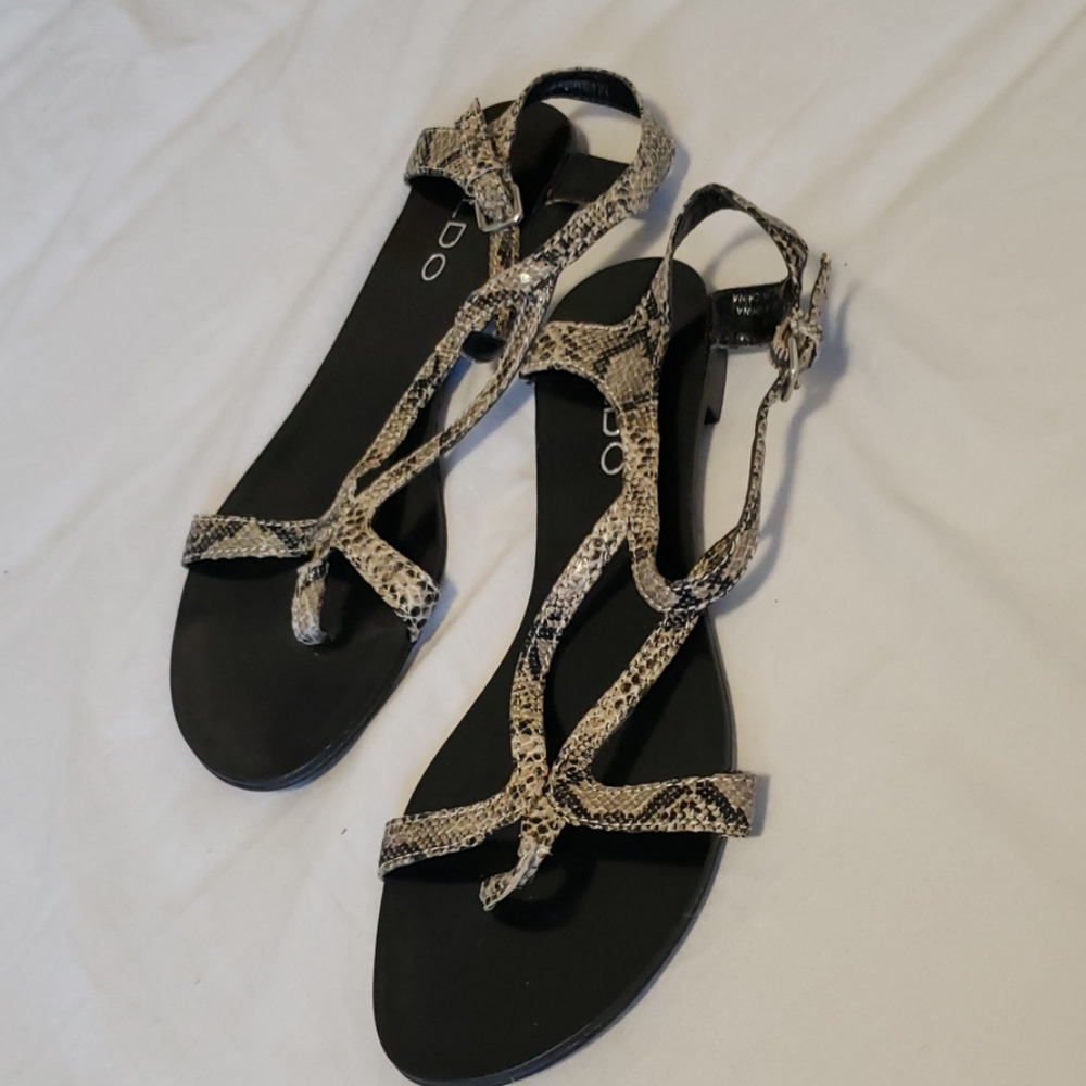 Brand New Aldo Snake Print size 5.5